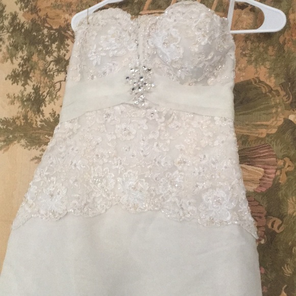Anjoloque wedding dress beast 30, waist 32 , hip 40 - Picture 3 of 9